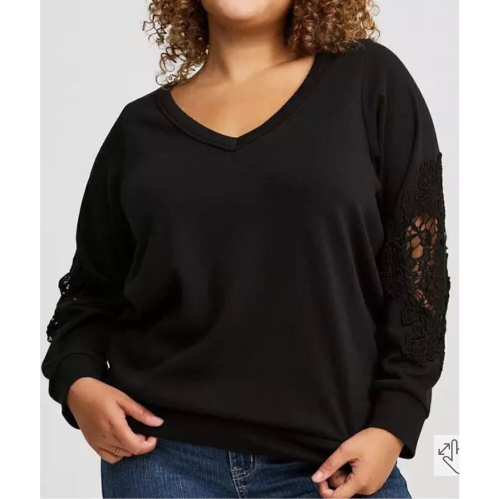 Women's Black V-Neck Lace-Sleeve Pullover Top